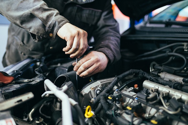 Car mechanics know how to look for the causes behind strange car noises