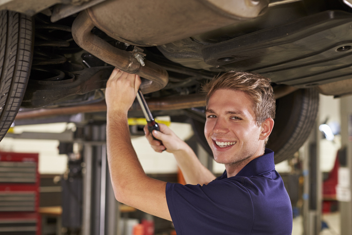 Building a great resume will help you to land a job as an auto mechanic