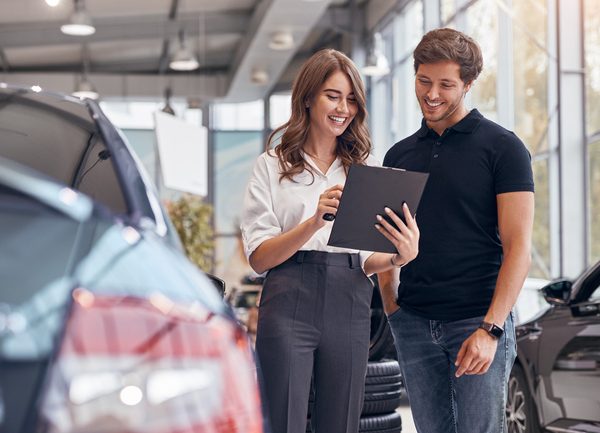 4 Reasons to Become a Service Advisor After Automotive School